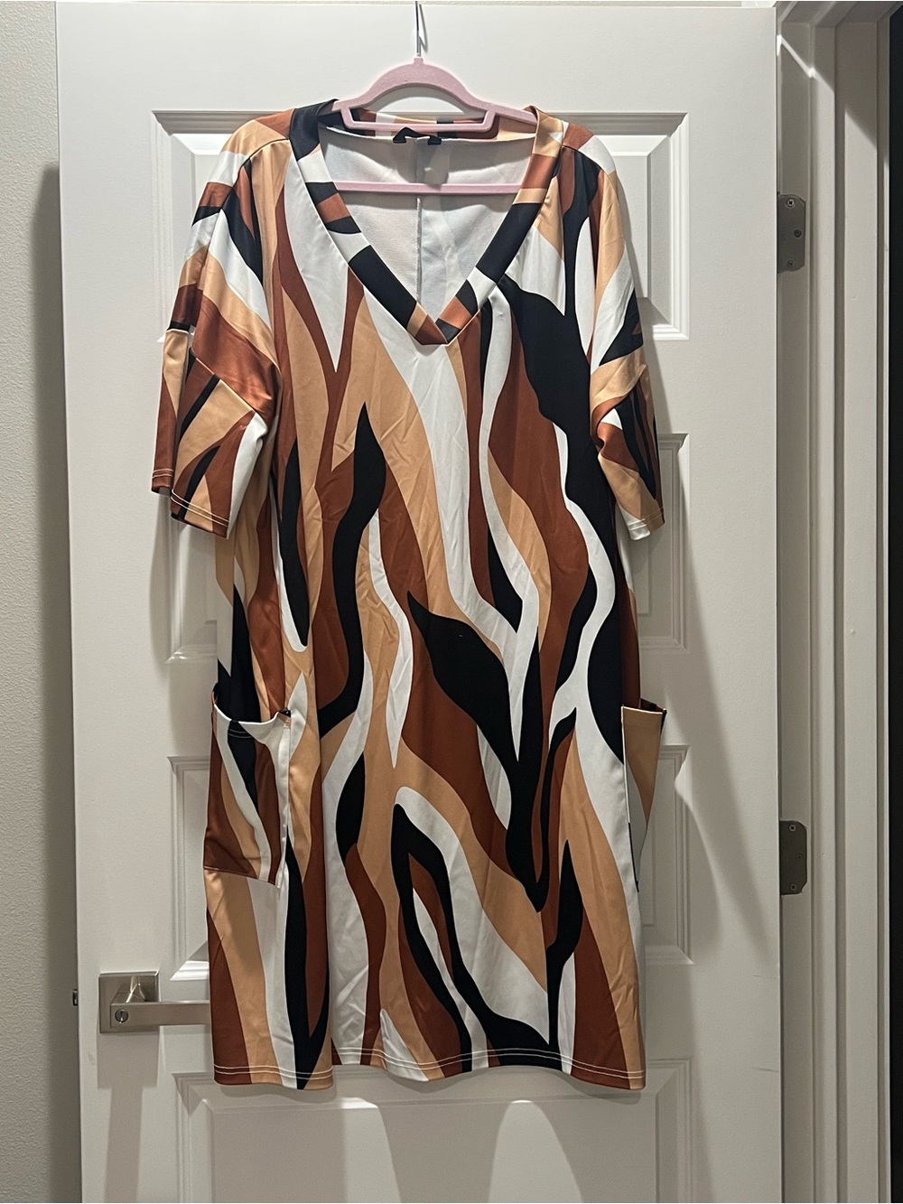 chic V-Neck Abstract Wave Midi Dress in Brown, Black & Cream